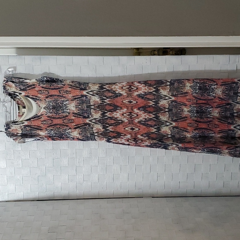 NURTUE DRESS SIZE SMALL MAXI